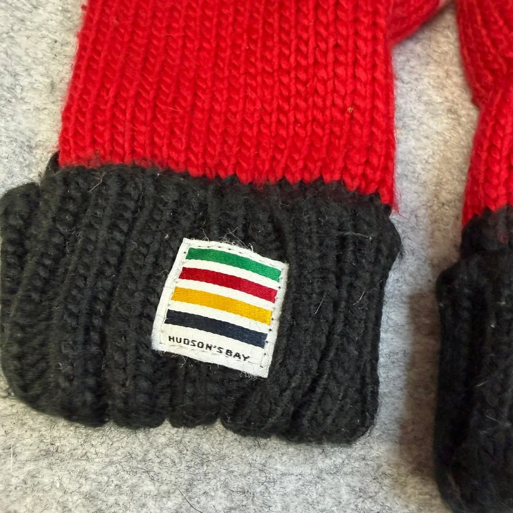 Hudson's Bay Team Canada Olympic Mittens Red White Black Knit Fleece Lined